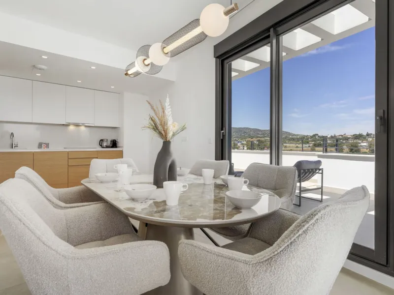 Vita offers many reasons to enjoy a perfect stay. The cozy living room, furnished with comfortable seating, a TV, and WiFi, is the ideal place to relax after a day full of adventures.