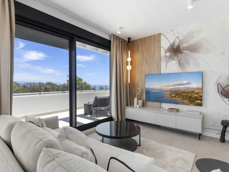 Vita offers many reasons to enjoy a perfect stay. The cozy living room, furnished with comfortable seating, a TV, and WiFi, is the ideal place to relax after a day full of adventures.