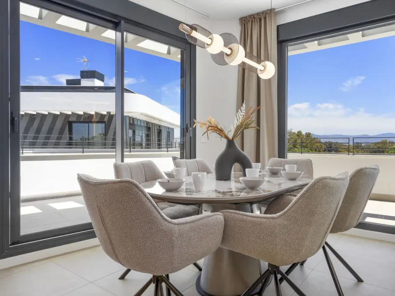 Vita offers many reasons to enjoy a perfect stay. The cozy living room, furnished with comfortable seating, a TV, and WiFi, is the ideal place to relax after a day full of adventures.