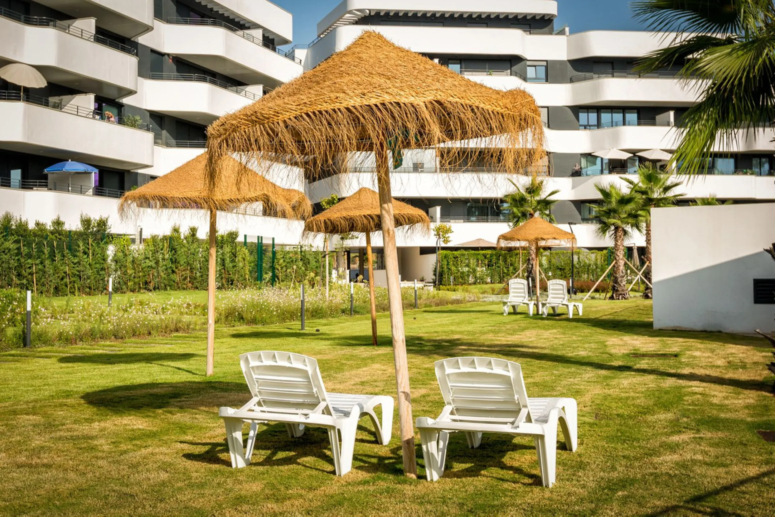 Vita offers many reasons to enjoy a perfect stay. The cozy living room, furnished with comfortable seating, a TV, and WiFi, is the ideal place to relax after a day full of adventures.
