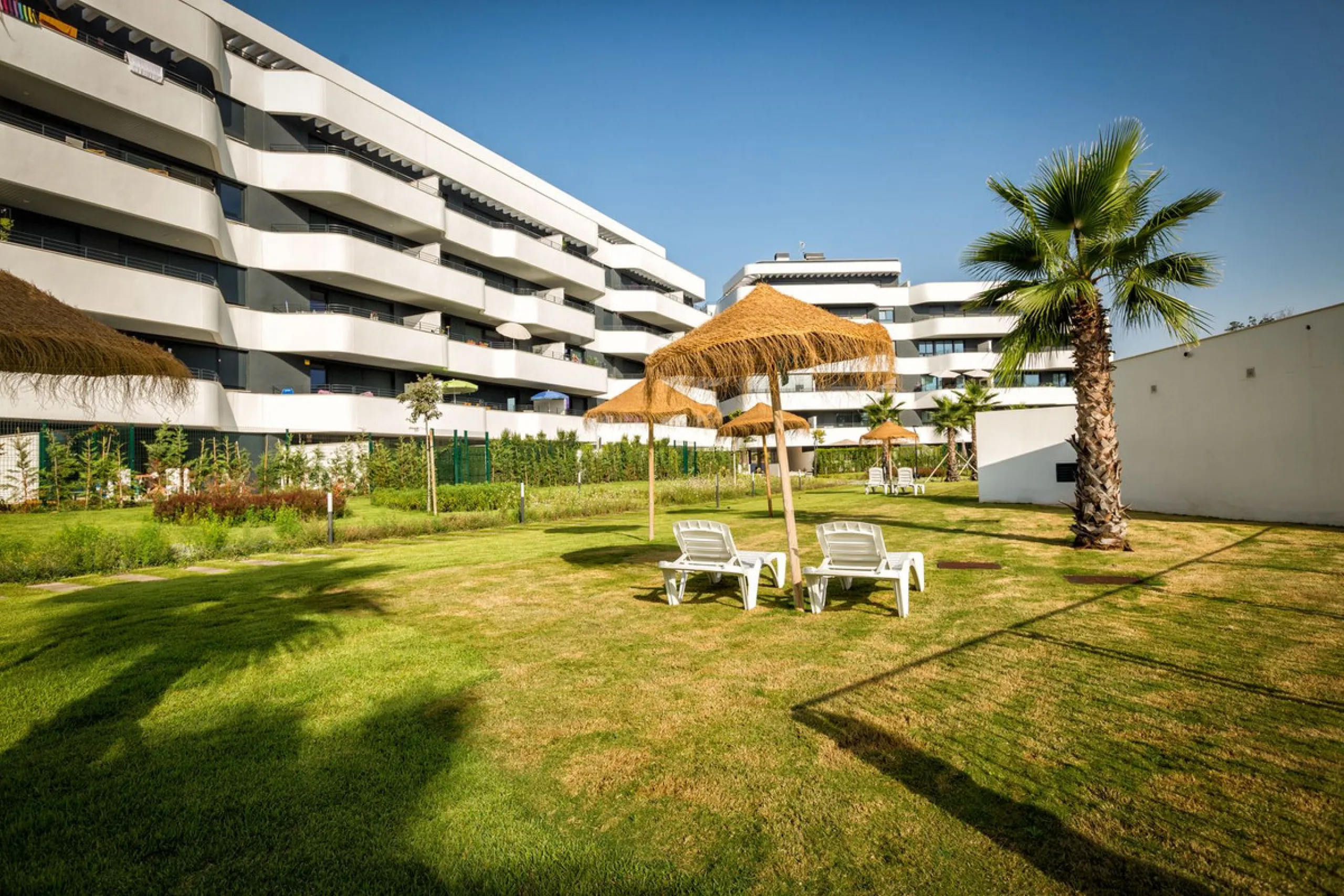 Vita offers many reasons to enjoy a perfect stay. The cozy living room, furnished with comfortable seating, a TV, and WiFi, is the ideal place to relax after a day full of adventures.
