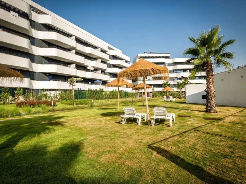 Vita offers many reasons to enjoy a perfect stay. The cozy living room, furnished with comfortable seating, a TV, and WiFi, is the ideal place to relax after a day full of adventures.