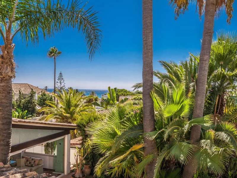 Nestled in the highly sought-after beachside community of Marbesa, this majestic villa exudes charm and character. Designed with timeless style and elegant details, the property offers a warm and inviting atmosphere, perfectly blending classic Mediterrane