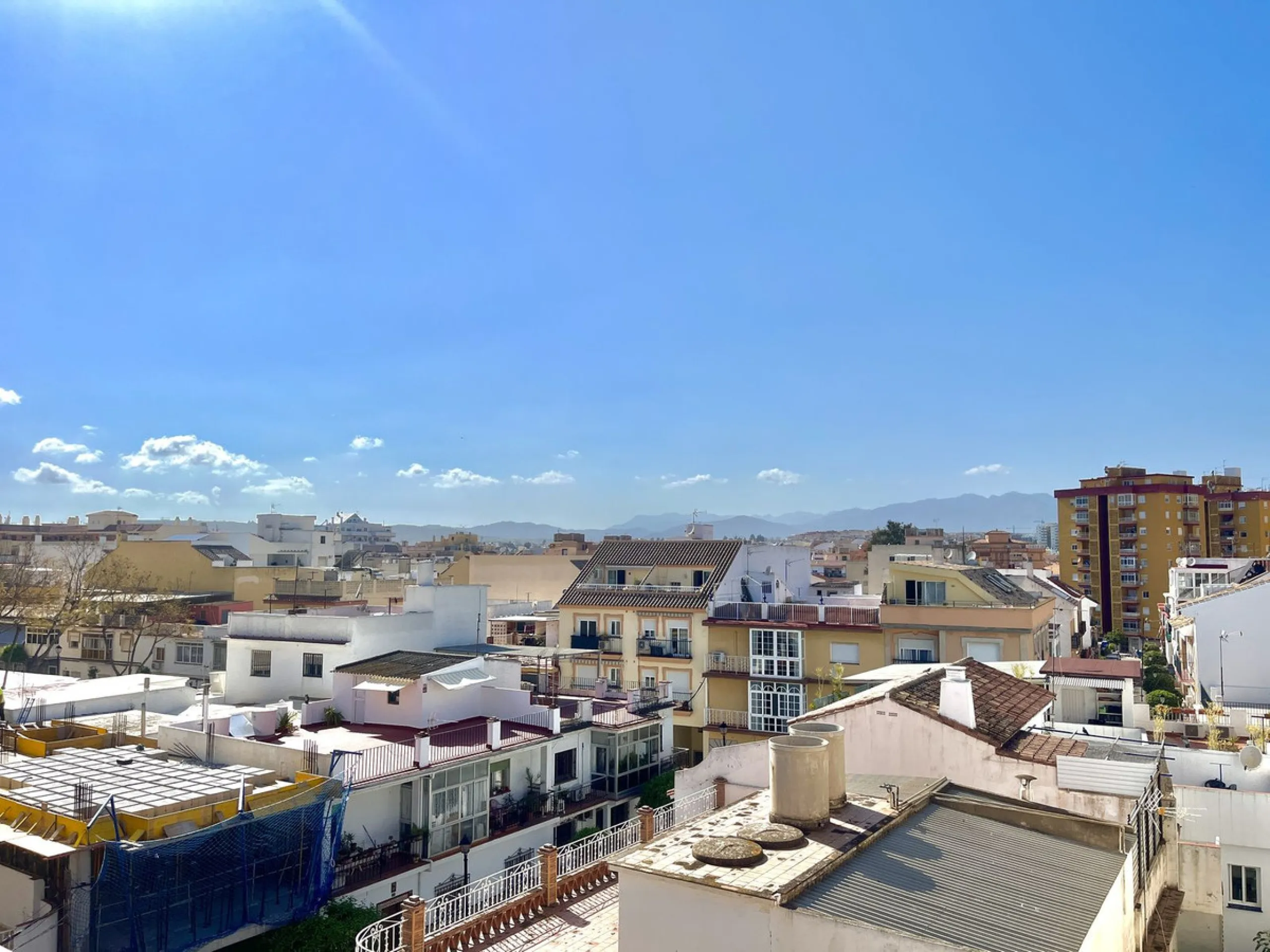 Welcome home to your own oasis on the third floor in Fuengirola! Here you'll find a bright and well-planned two-bedroom apartment (no lift), with access to a spacious shared rooftop terrace. The location is hard to beat, with just 600 meters from the beac