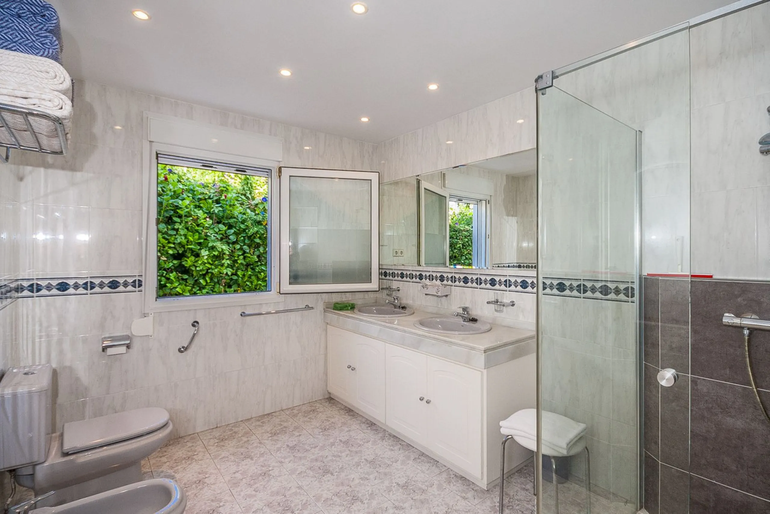 Nestled in the highly sought-after beachside community of Marbesa, this majestic villa exudes charm and character. Designed with timeless style and elegant details, the property offers a warm and inviting atmosphere, perfectly blending classic Mediterrane