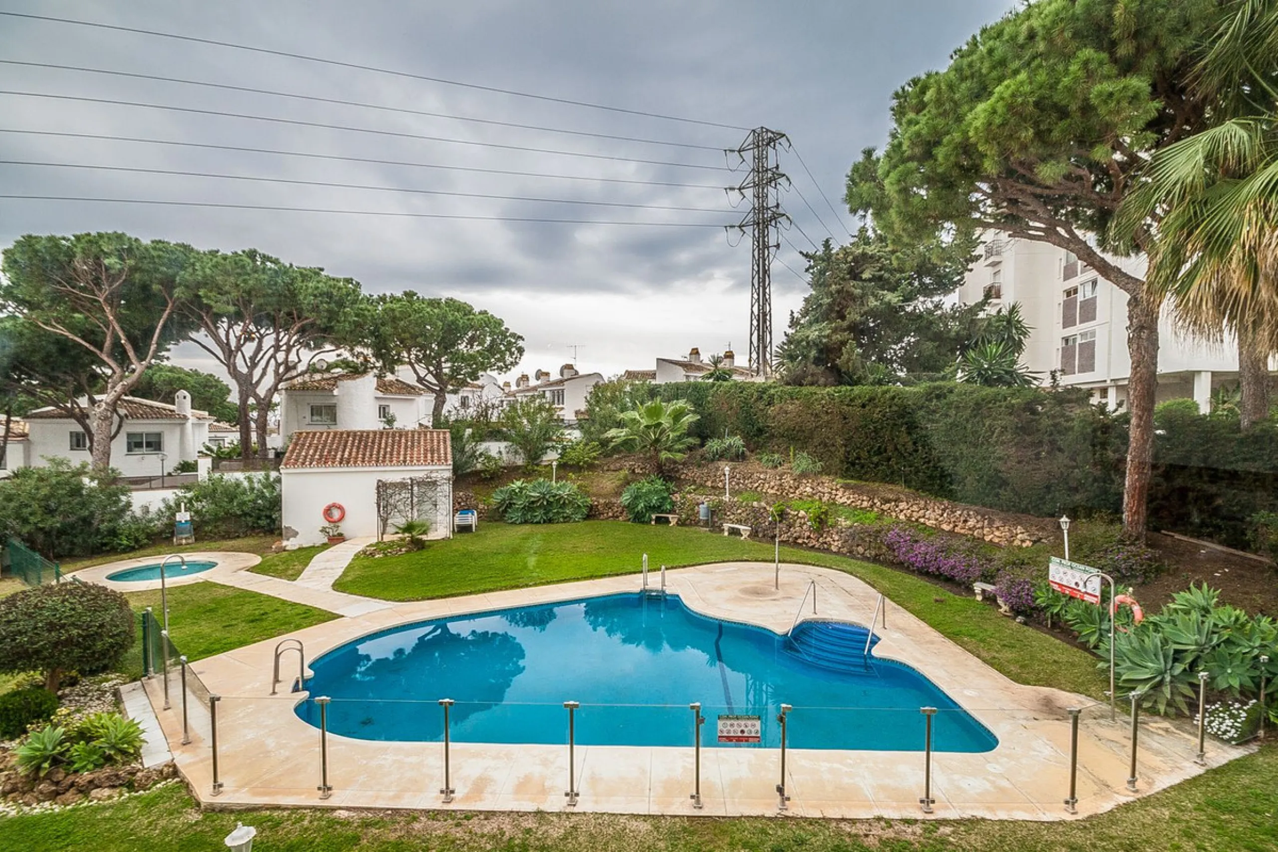 This apartment is situated in a secure, gated complex, just a stone's throw from shops, the sea only a 10 minute walk, and the vibrant town center, making it an ideal choice for holiday homes or investment opportunities. The property is in good condition 