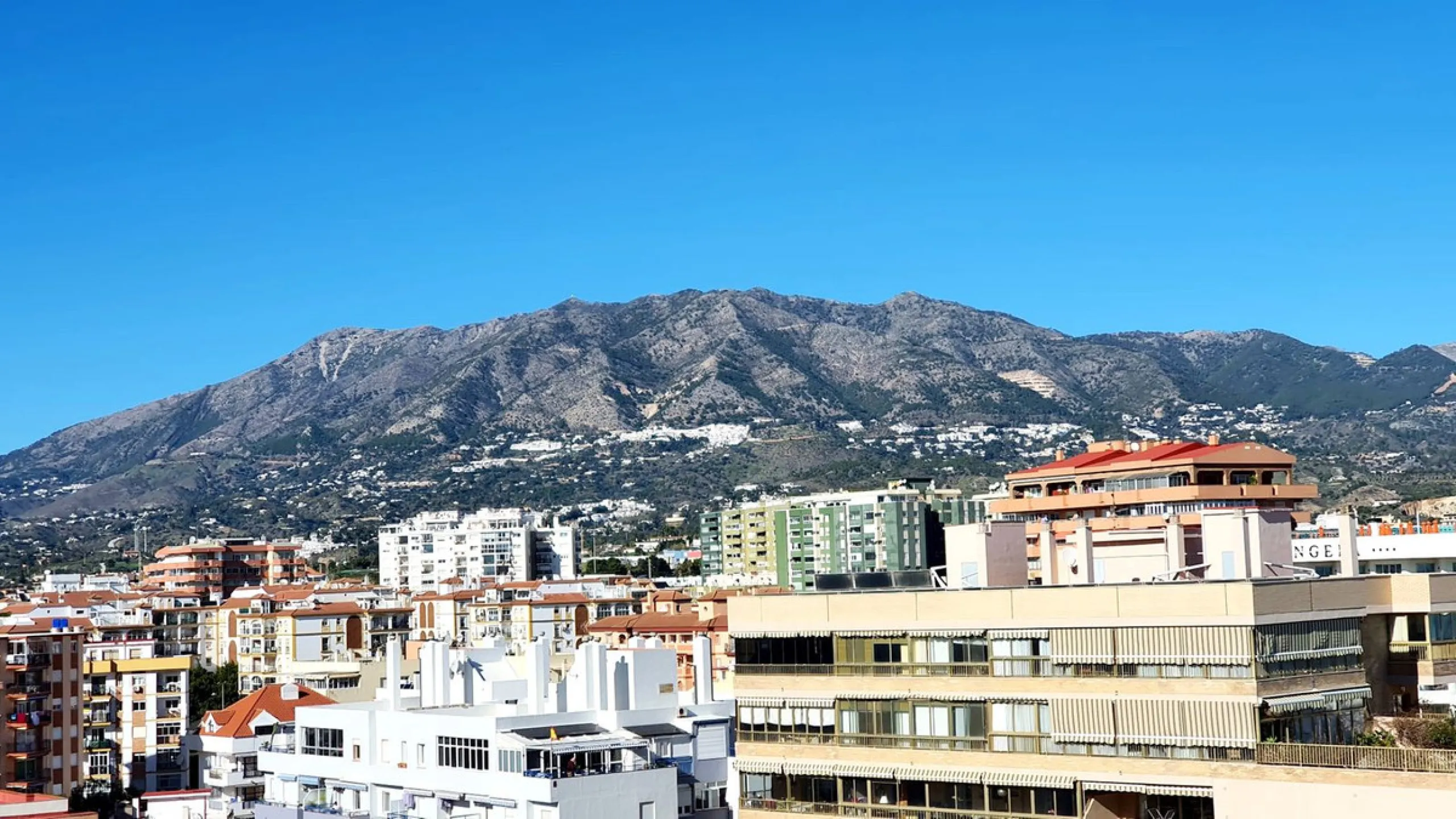 Lovely 2 bedroom apartment front line beach with a large wrap around terrace. This property offers a double bedroom and smaller one, fully equipped kitchen, bathroom and lounge dining with terrace, boasting stunning sea and mountain views. It isset in a b