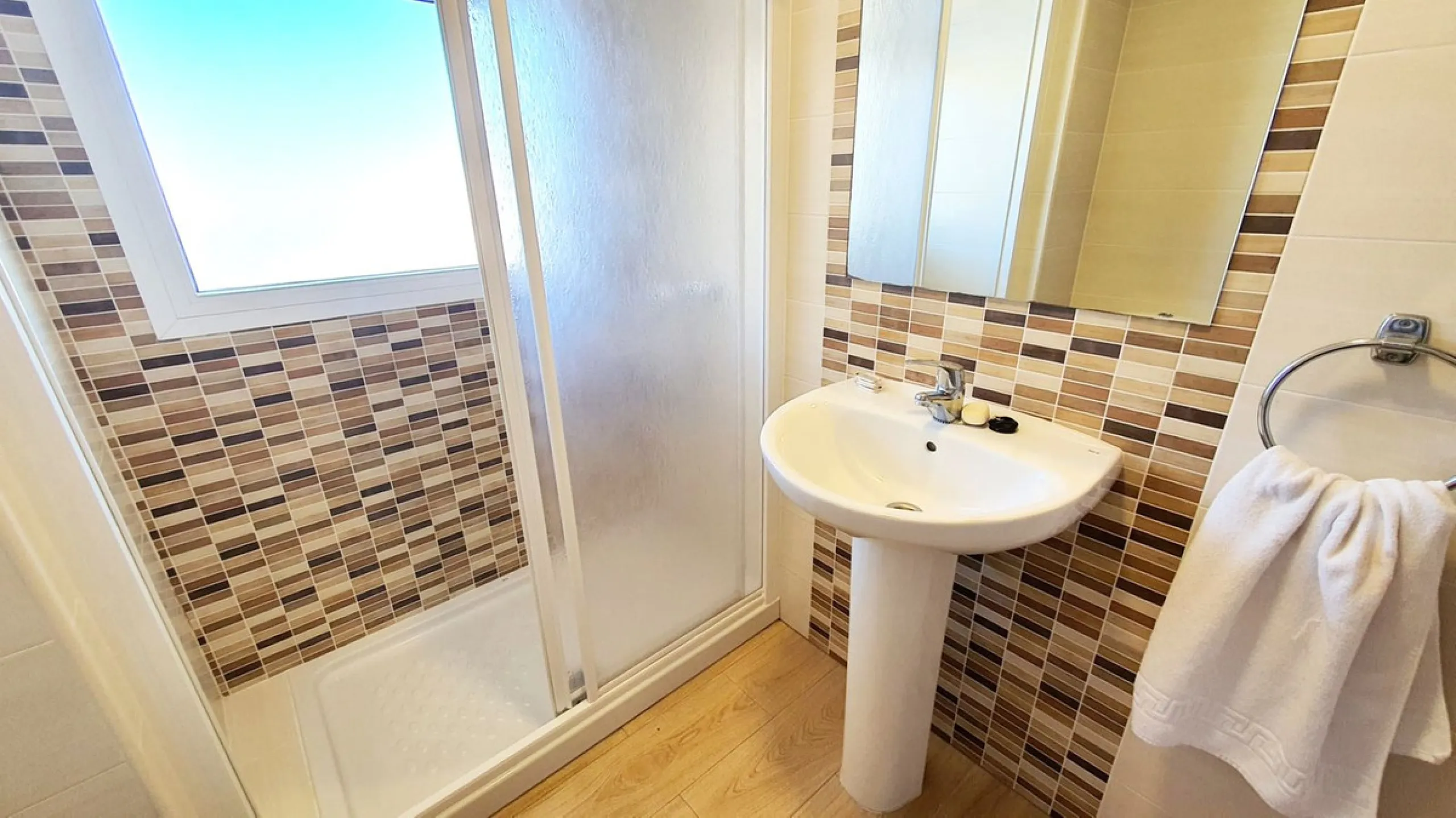 Lovely 2 bedroom apartment front line beach with a large wrap around terrace. This property offers a double bedroom and smaller one, fully equipped kitchen, bathroom and lounge dining with terrace, boasting stunning sea and mountain views. It isset in a b