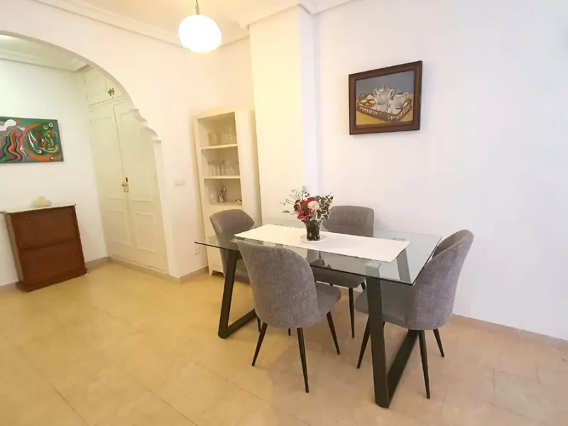 In a front line beach buiding in Los Boliches, 3 bedroom apartment looking at the back street with no sea views but afternoon sun. The property is in a need of a renovation but well presented. Excellent location close to all amenities. Ideal for holidays.