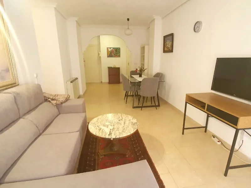 In a front line beach buiding in Los Boliches, 3 bedroom apartment looking at the back street with no sea views but afternoon sun. The property is in a need of a renovation but well presented. Excellent location close to all amenities. Ideal for holidays.
