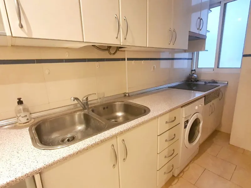 In a front line beach buiding in Los Boliches, 3 bedroom apartment looking at the back street with no sea views but afternoon sun. The property is in a need of a renovation but well presented. Excellent location close to all amenities. Ideal for holidays.