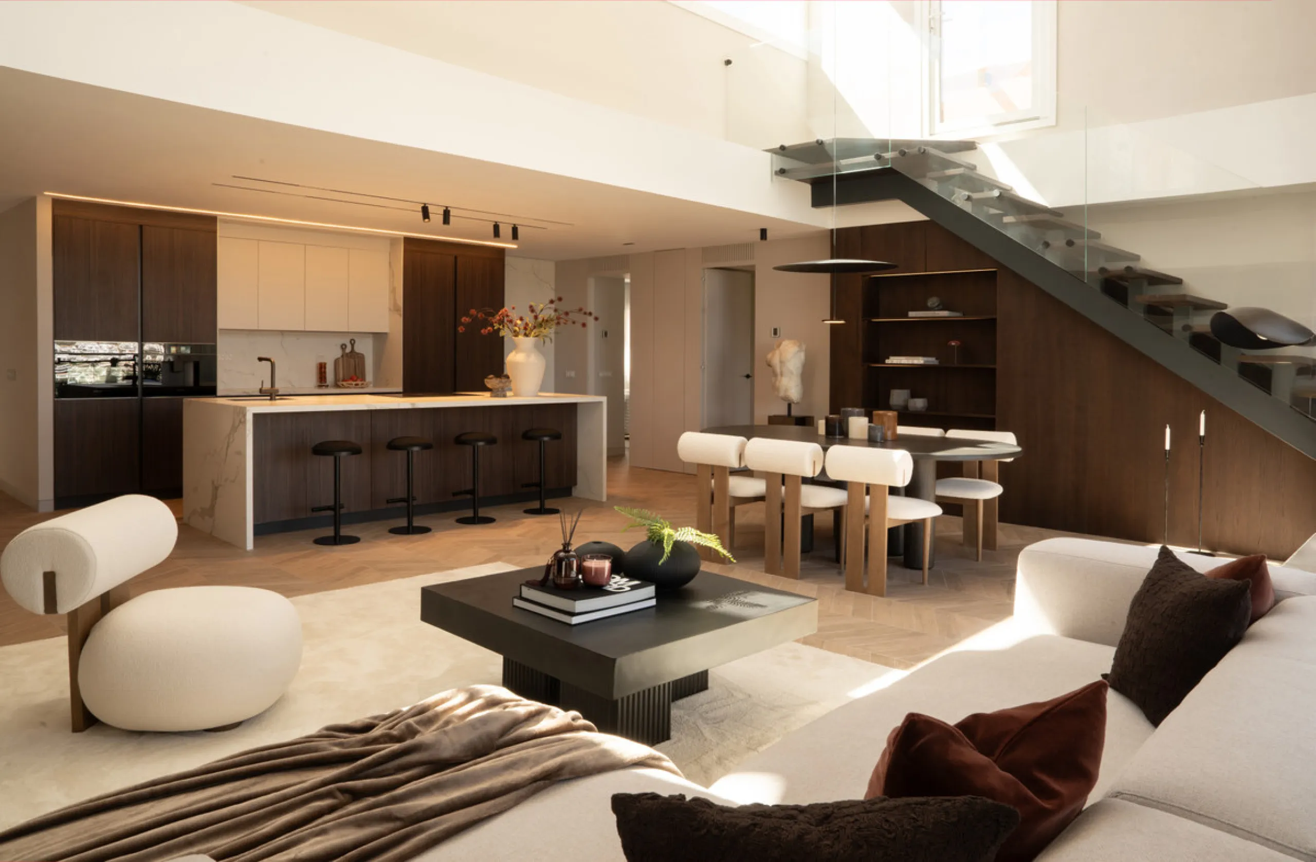 Apartment - Penthouse в продаже в Marbella, Málaga. В доме 3 спален и 3 ванных комнат. Площадь дома 170 м²