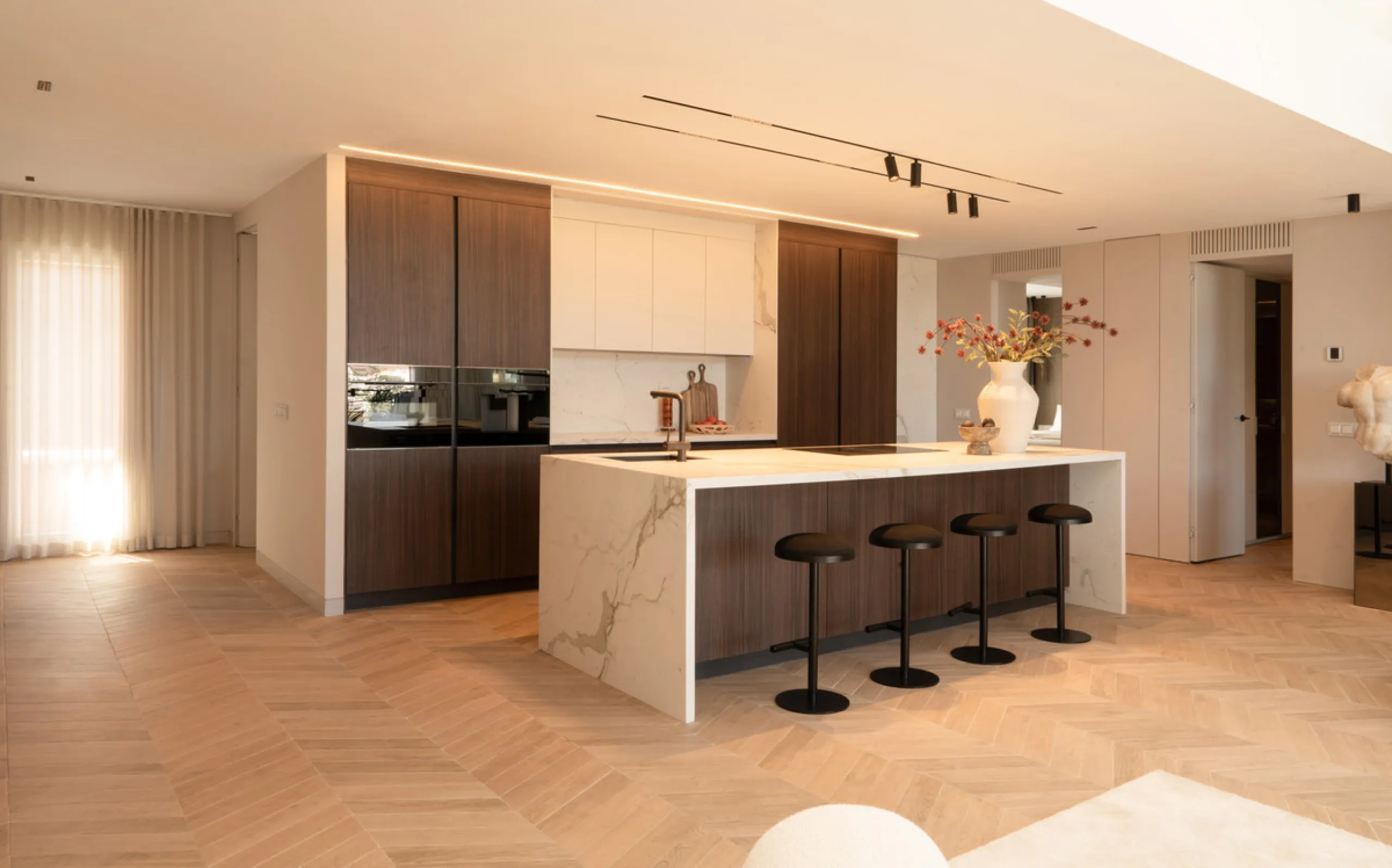 Apartment - Penthouse в продаже в Marbella, Málaga. В доме 3 спален и 3 ванных комнат. Площадь дома 170 м²