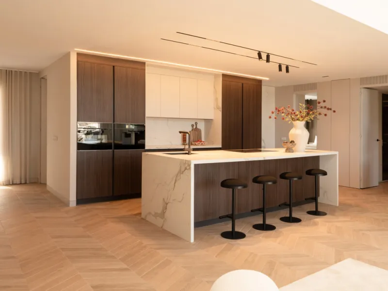 Apartment - Penthouse в продаже в Marbella, Málaga. В доме 3 спален и 3 ванных комнат. Площадь дома 170 м²