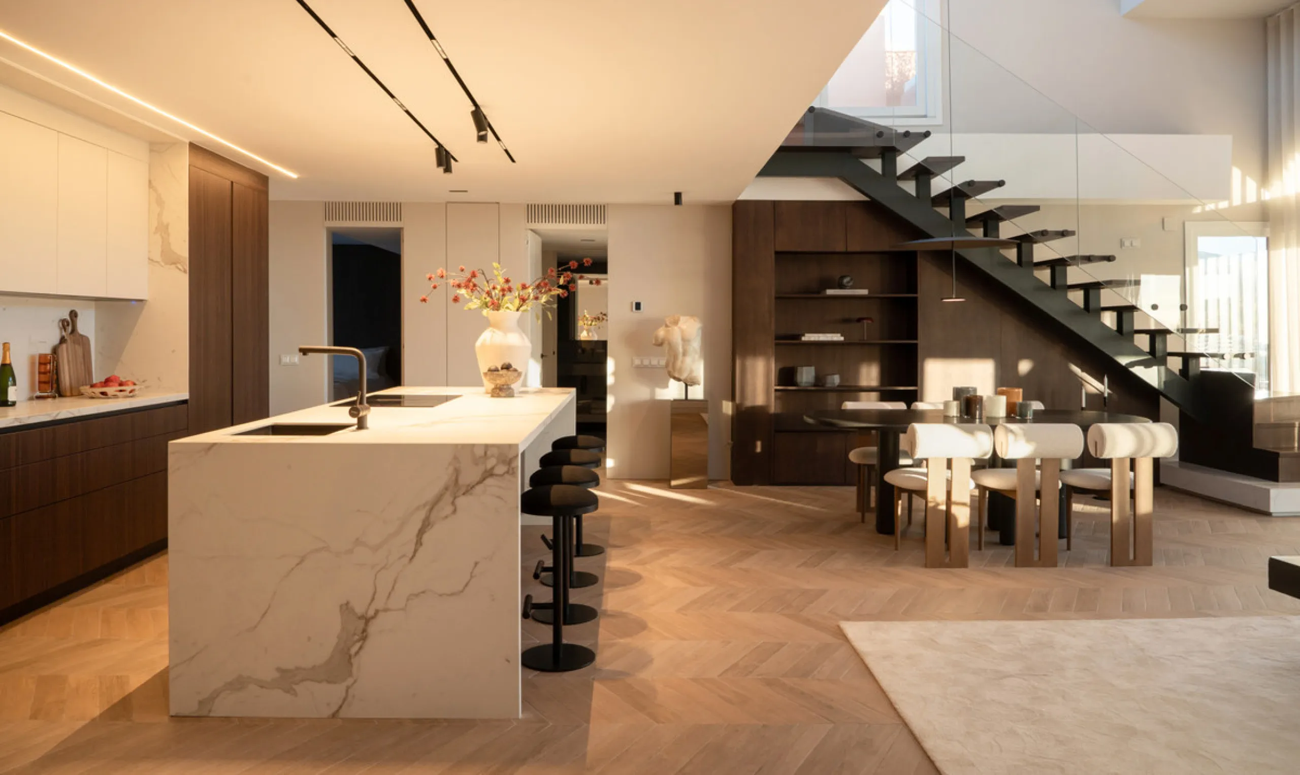 Apartment - Penthouse в продаже в Marbella, Málaga. В доме 3 спален и 3 ванных комнат. Площадь дома 170 м²