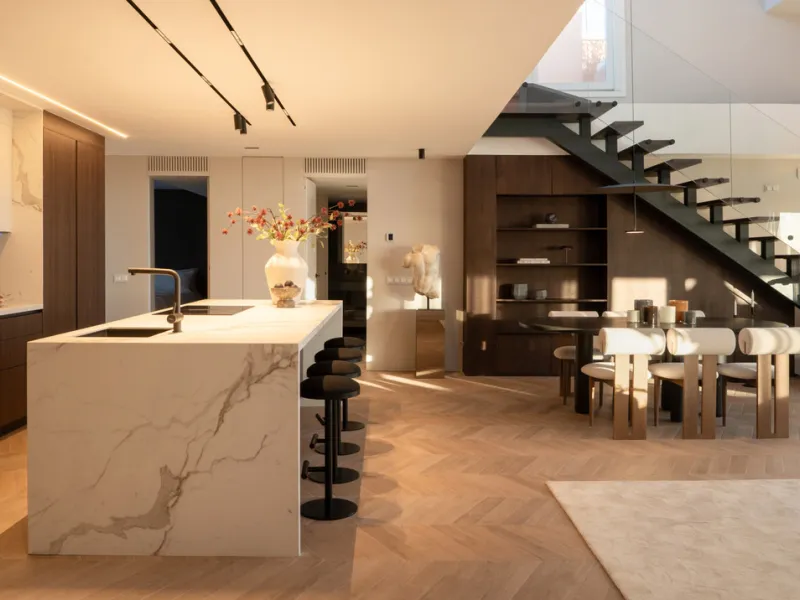 Apartment - Penthouse в продаже в Marbella, Málaga. В доме 3 спален и 3 ванных комнат. Площадь дома 170 м²