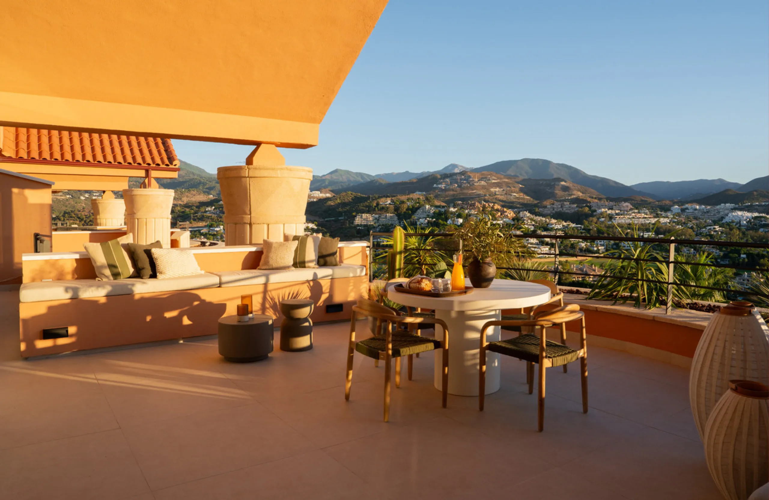 Apartment - Penthouse в продаже в Marbella, Málaga. В доме 3 спален и 3 ванных комнат. Площадь дома 170 м²