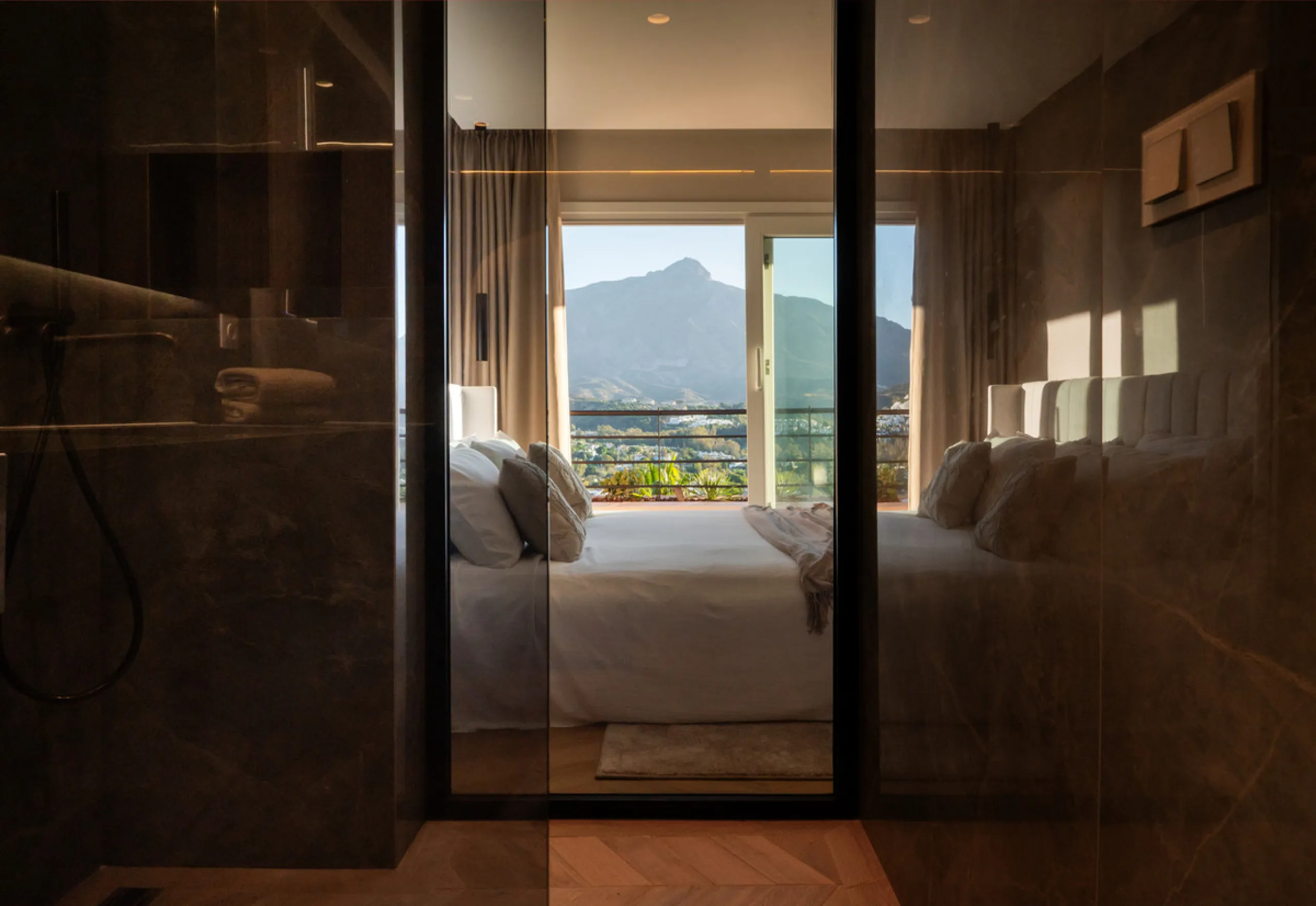 Apartment - Penthouse в продаже в Marbella, Málaga. В доме 3 спален и 3 ванных комнат. Площадь дома 170 м²