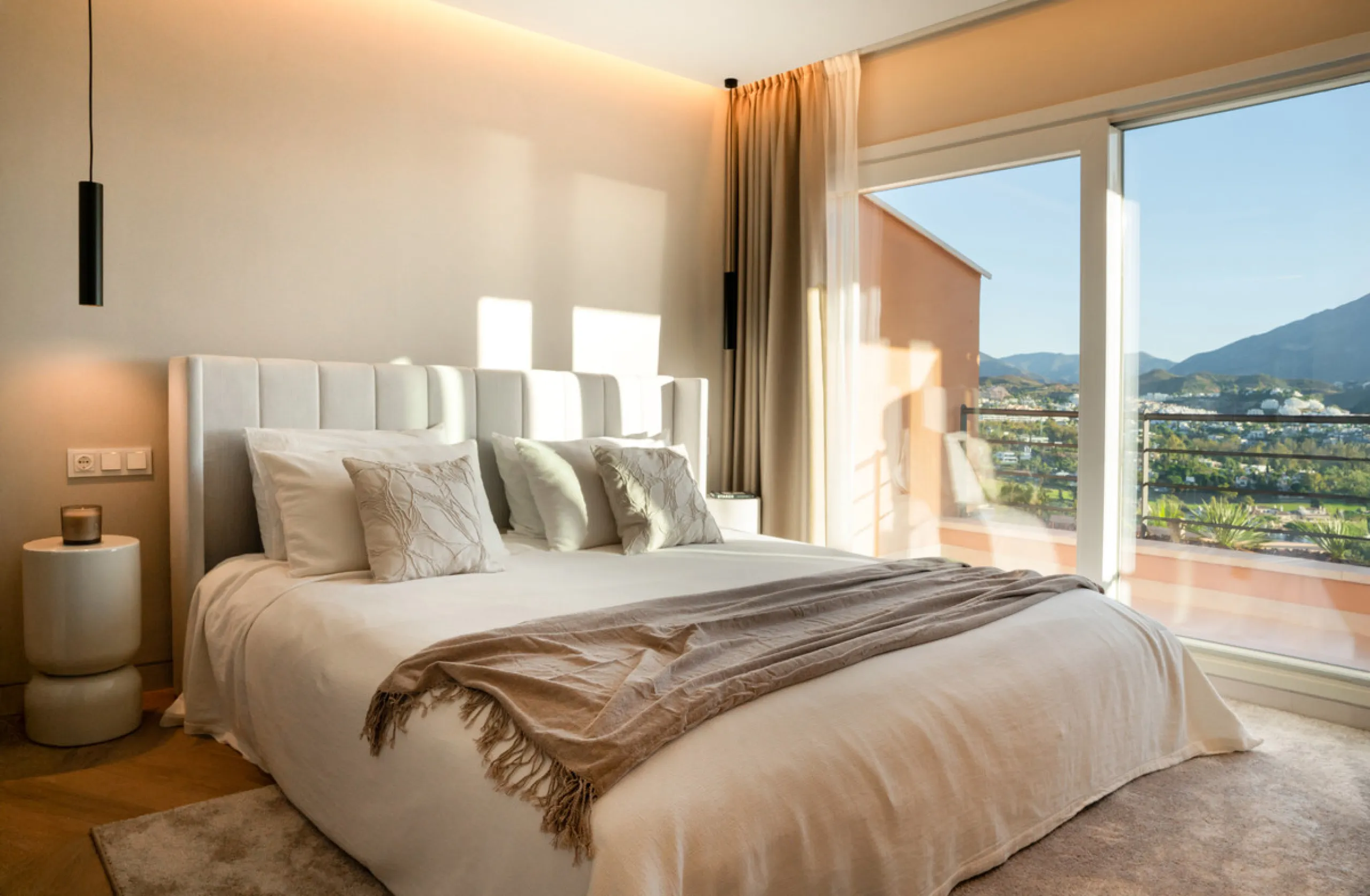 Apartment - Penthouse в продаже в Marbella, Málaga. В доме 3 спален и 3 ванных комнат. Площадь дома 170 м²