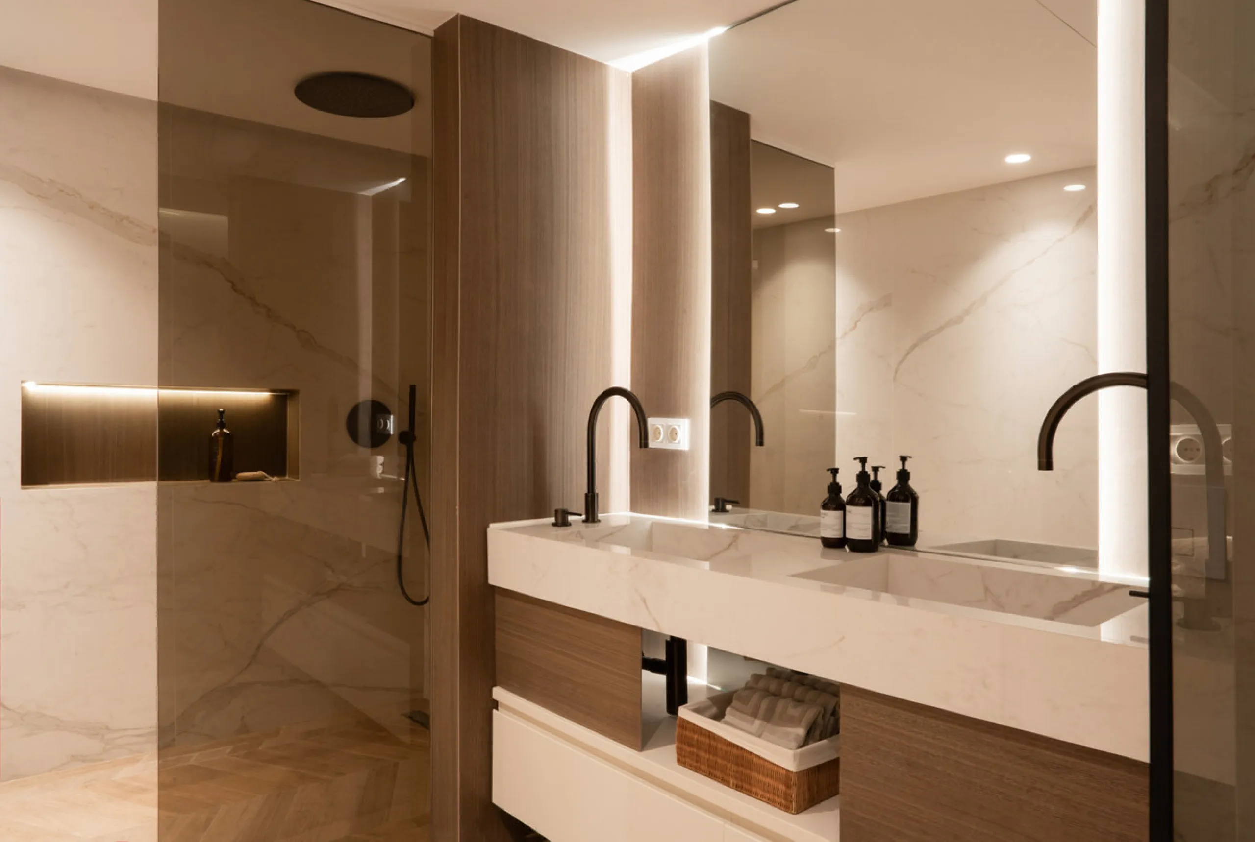 Apartment - Penthouse в продаже в Marbella, Málaga. В доме 3 спален и 3 ванных комнат. Площадь дома 170 м²