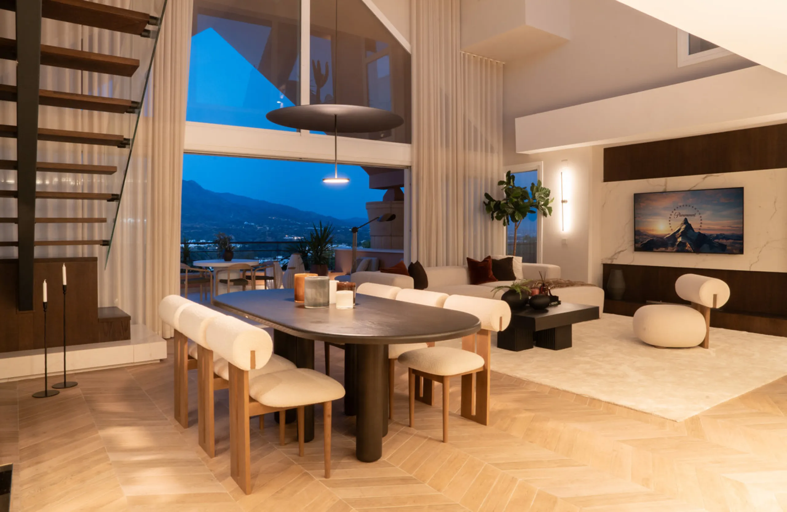 Apartment - Penthouse в продаже в Marbella, Málaga. В доме 3 спален и 3 ванных комнат. Площадь дома 170 м²