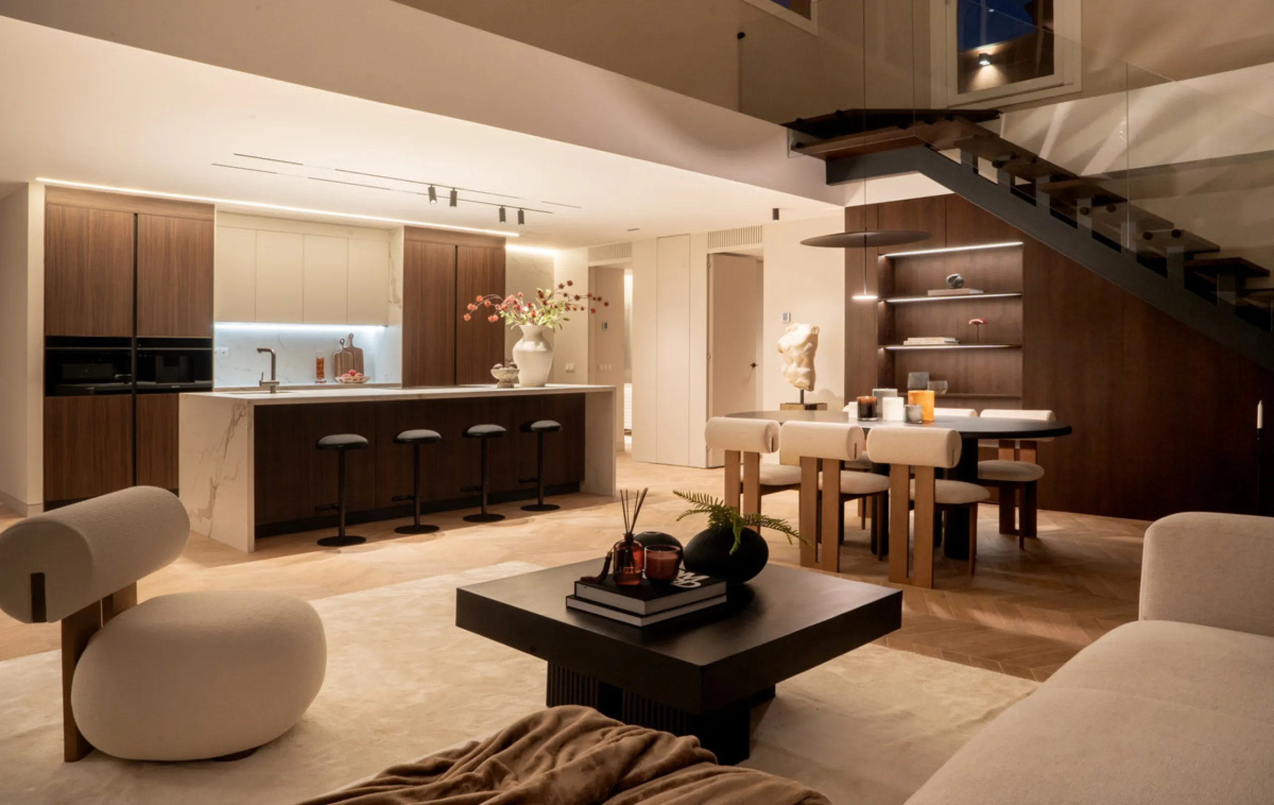 Apartment - Penthouse в продаже в Marbella, Málaga. В доме 3 спален и 3 ванных комнат. Площадь дома 170 м²