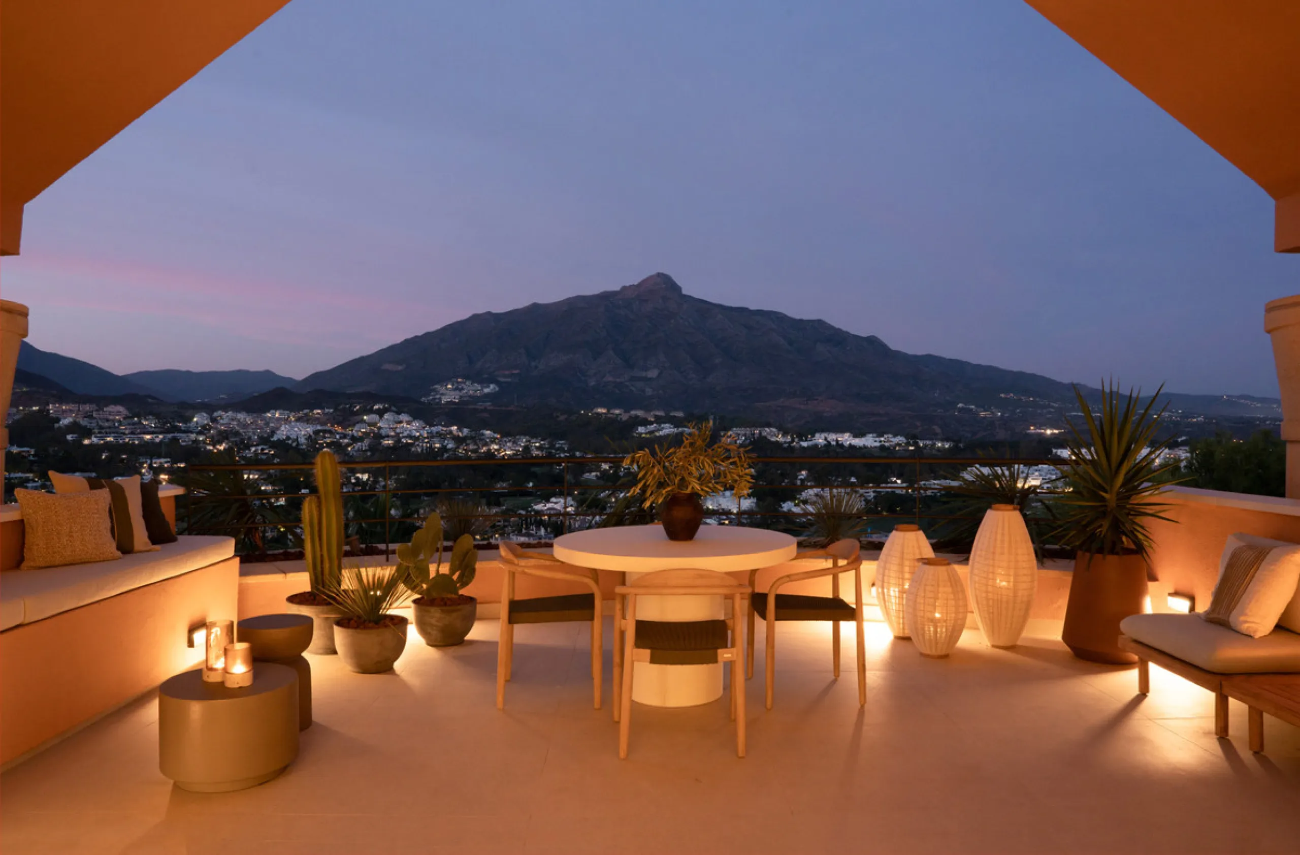 Apartment - Penthouse в продаже в Marbella, Málaga. В доме 3 спален и 3 ванных комнат. Площадь дома 170 м²