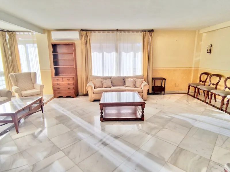 Apartment - Middle Floor Apartment в продаже в Marbella, Málaga. В доме 4 спален и 3 ванных комнат. Площадь дома 158 м²