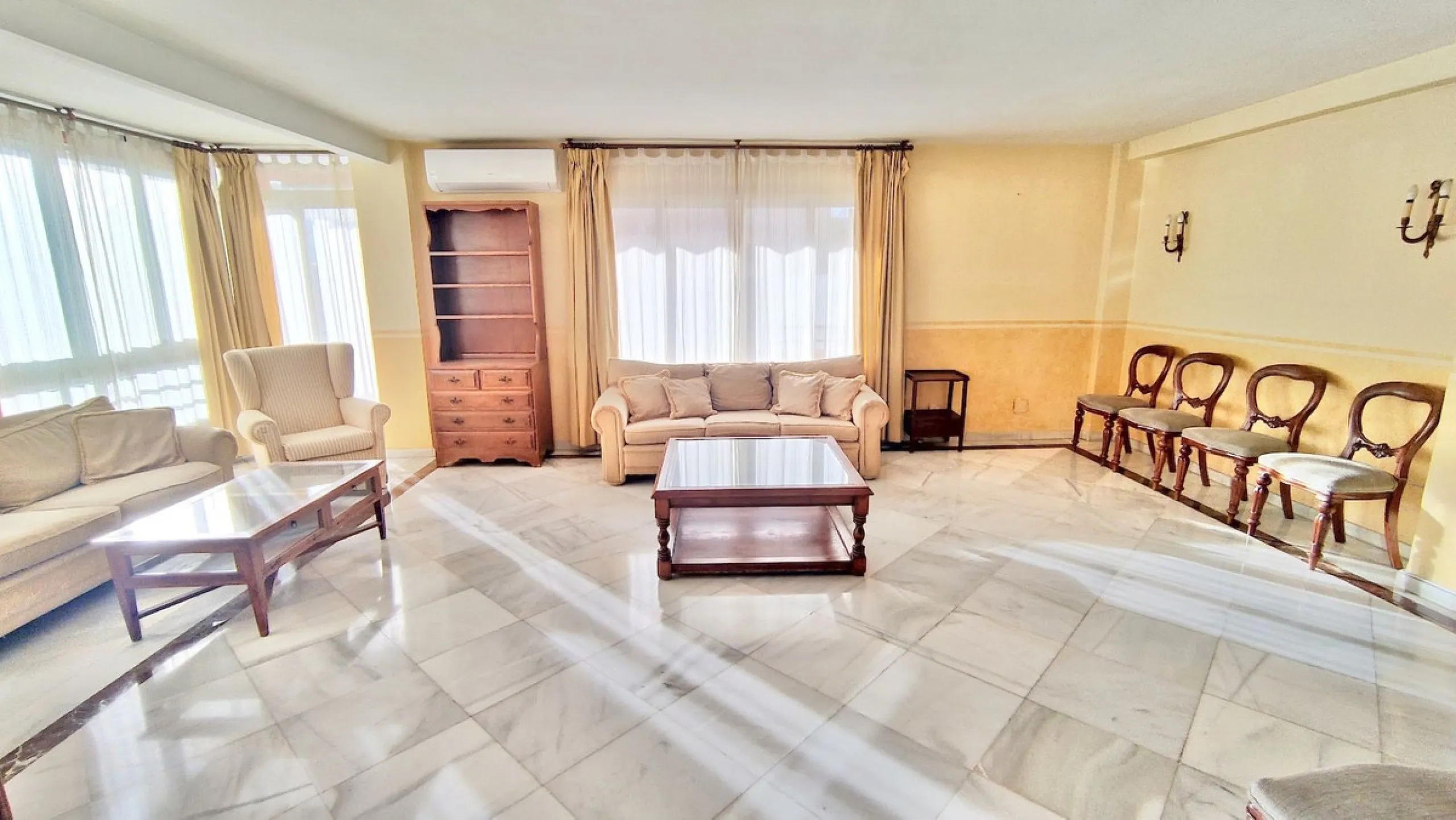 Apartment - Middle Floor Apartment в продаже в Marbella, Málaga. В доме 4 спален и 3 ванных комнат. Площадь дома 158 м²
