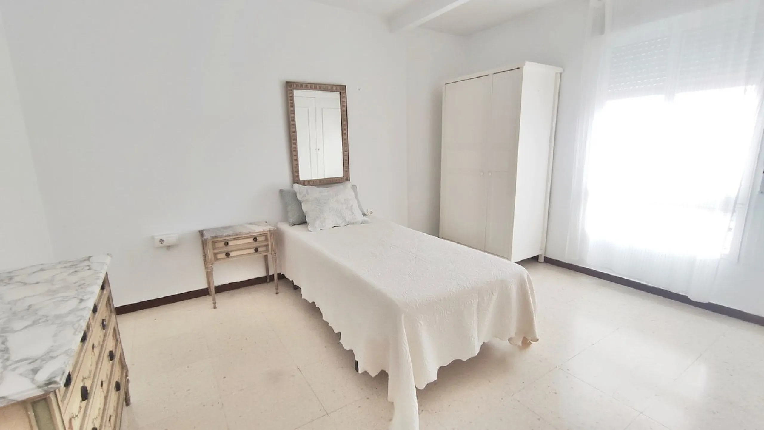Apartment - Middle Floor Apartment в продаже в Marbella, Málaga. В доме 4 спален и 3 ванных комнат. Площадь дома 158 м²