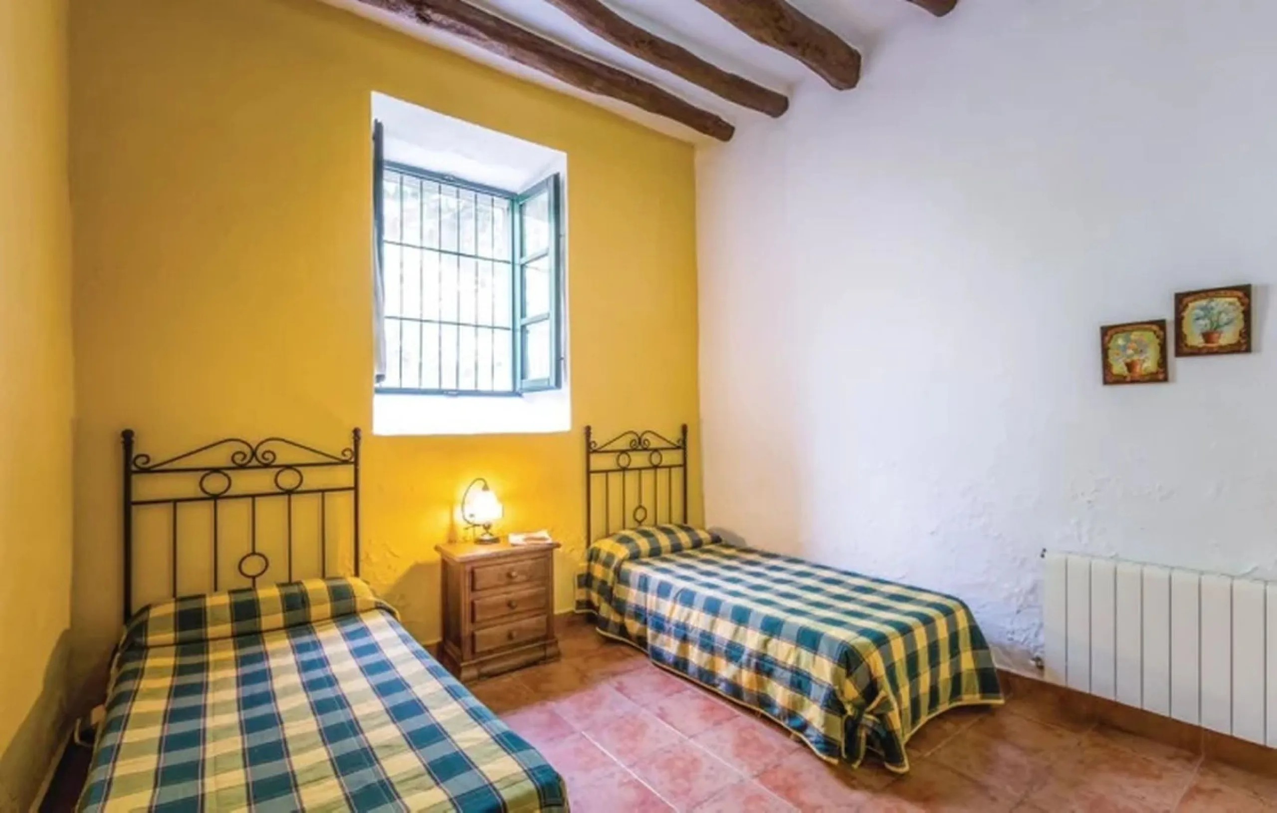 A cortijo dating back to the early 20th century, originally home to an old soap factory, now tastefully restored and converted into a tourist accommodation complex.