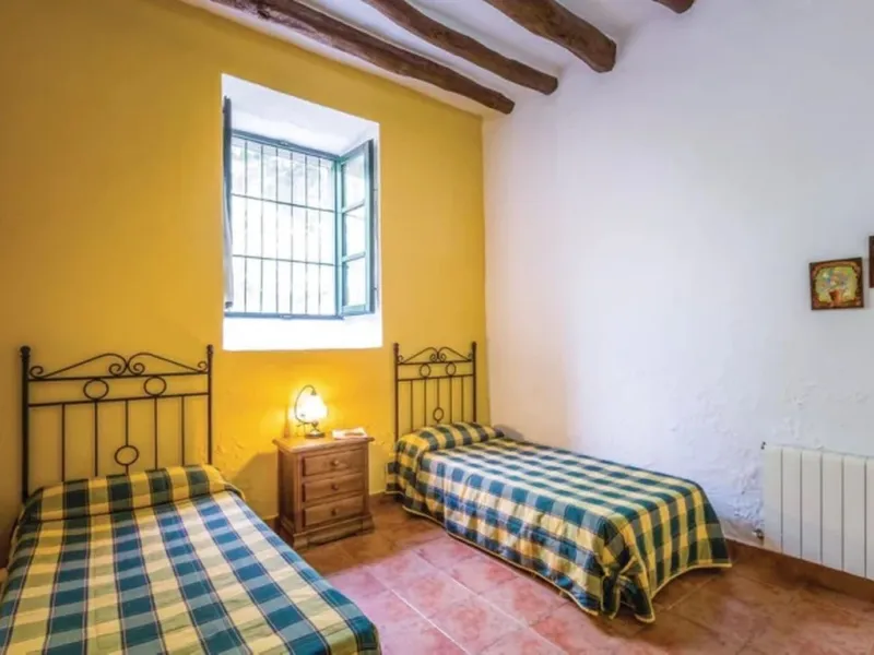A cortijo dating back to the early 20th century, originally home to an old soap factory, now tastefully restored and converted into a tourist accommodation complex.