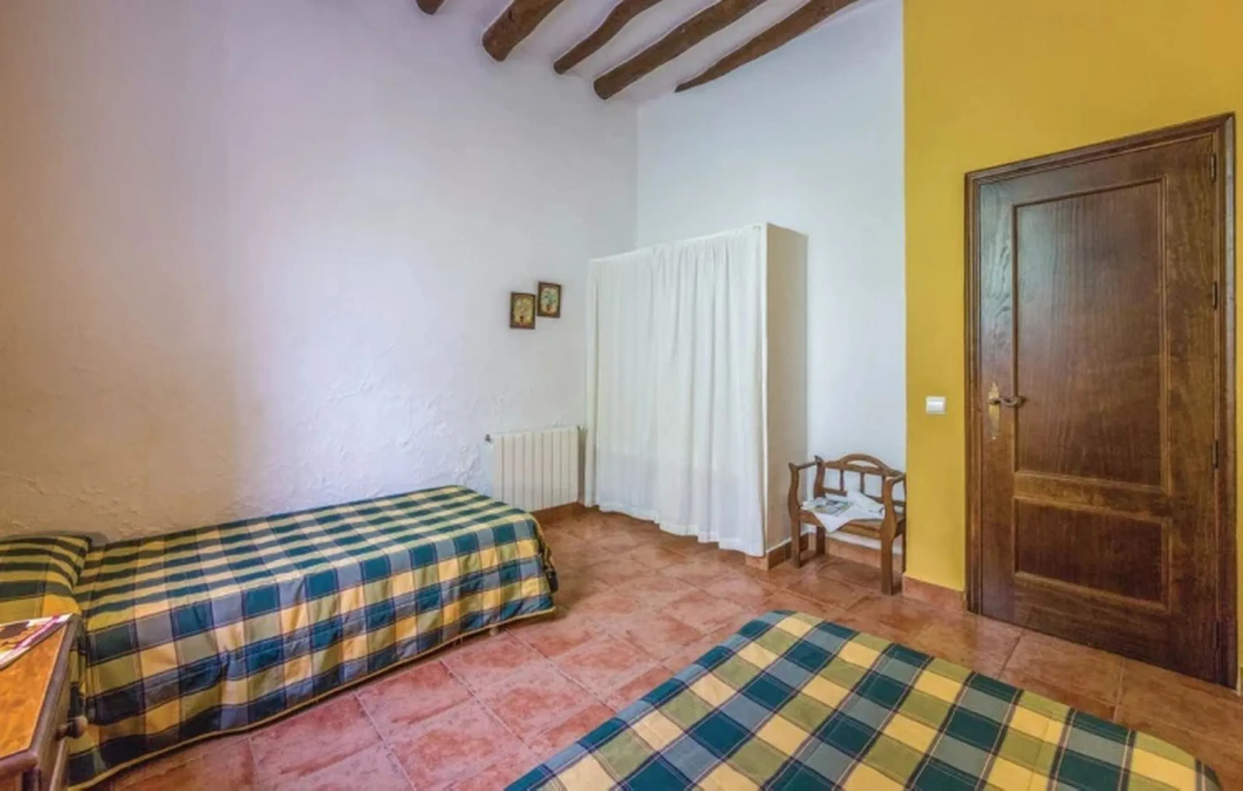 A cortijo dating back to the early 20th century, originally home to an old soap factory, now tastefully restored and converted into a tourist accommodation complex.