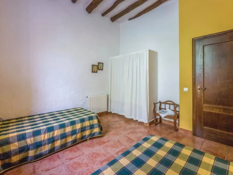A cortijo dating back to the early 20th century, originally home to an old soap factory, now tastefully restored and converted into a tourist accommodation complex.