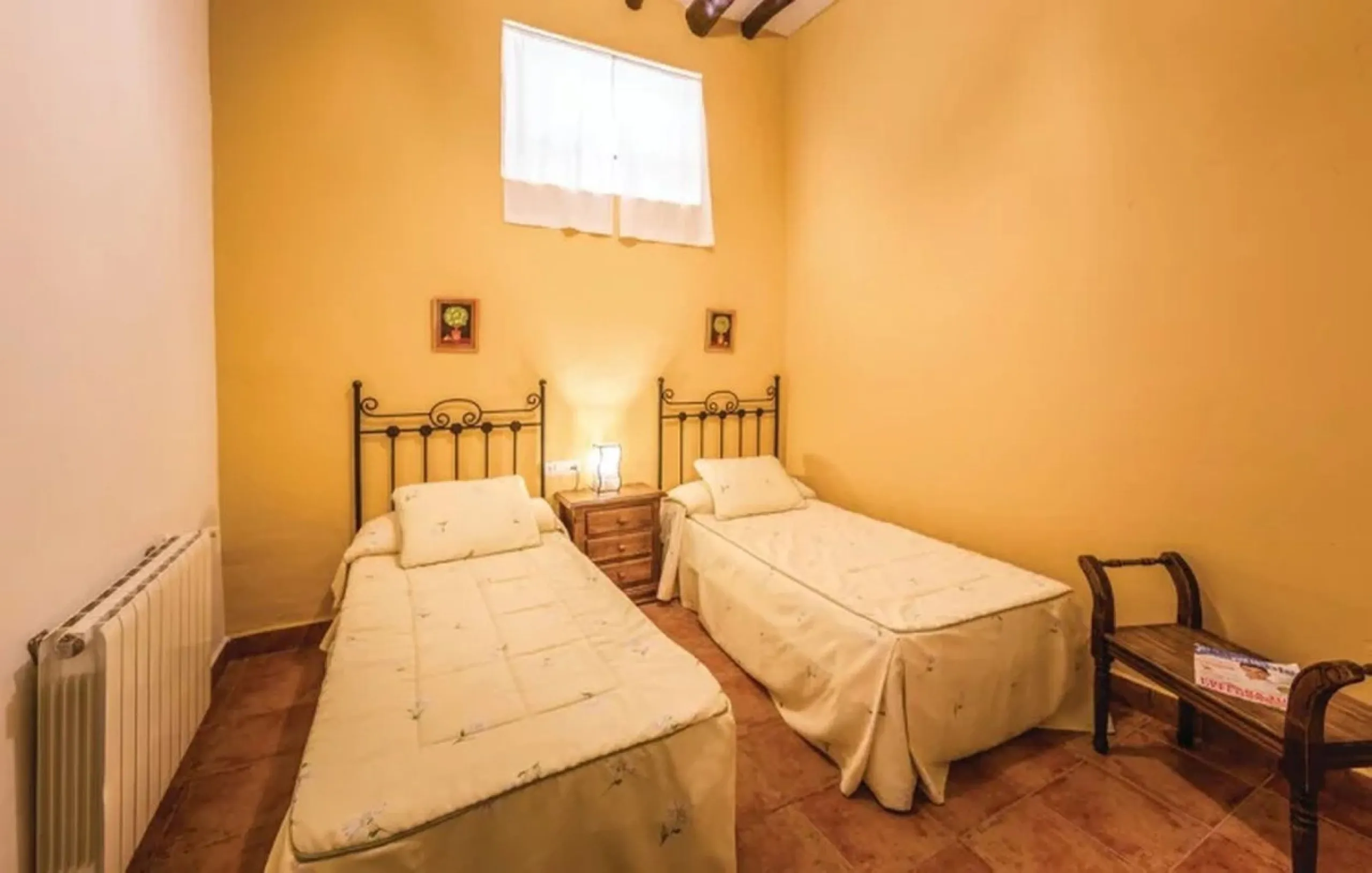 A cortijo dating back to the early 20th century, originally home to an old soap factory, now tastefully restored and converted into a tourist accommodation complex.