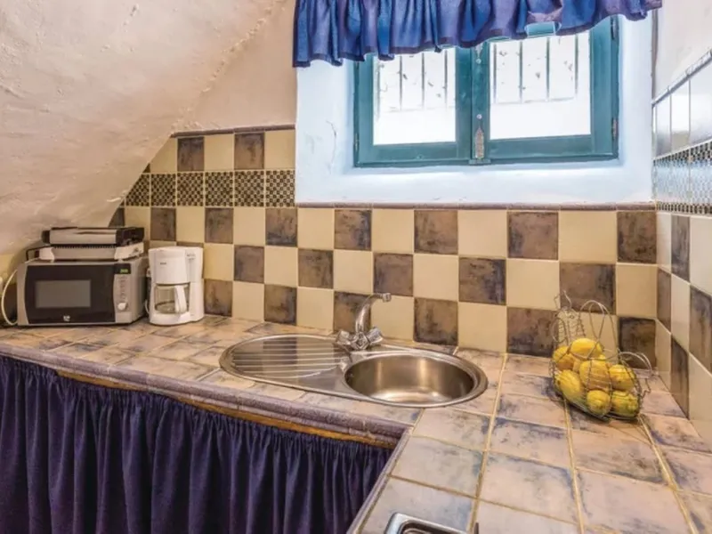 A cortijo dating back to the early 20th century, originally home to an old soap factory, now tastefully restored and converted into a tourist accommodation complex.