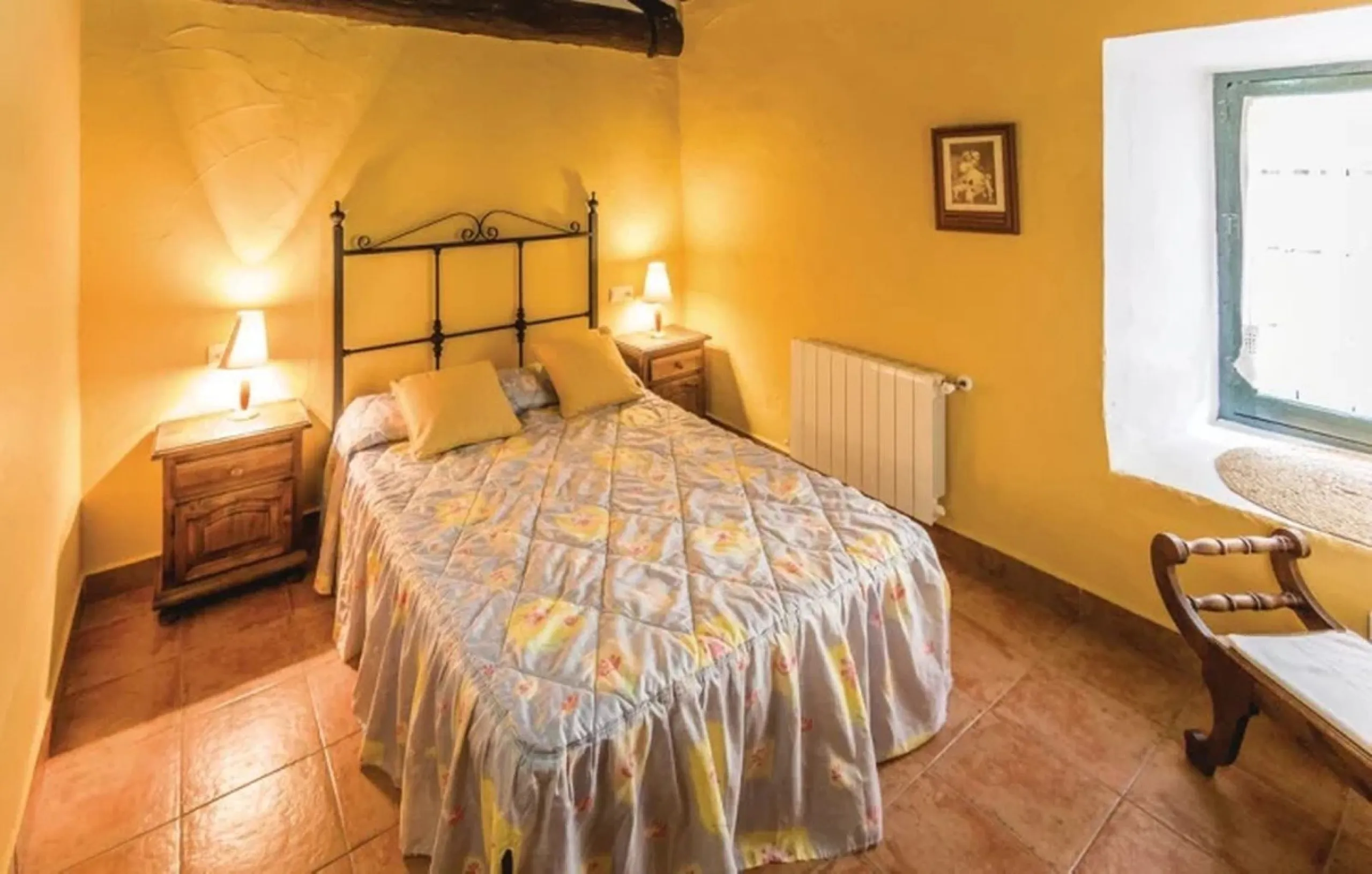 A cortijo dating back to the early 20th century, originally home to an old soap factory, now tastefully restored and converted into a tourist accommodation complex.