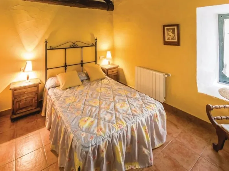 A cortijo dating back to the early 20th century, originally home to an old soap factory, now tastefully restored and converted into a tourist accommodation complex.