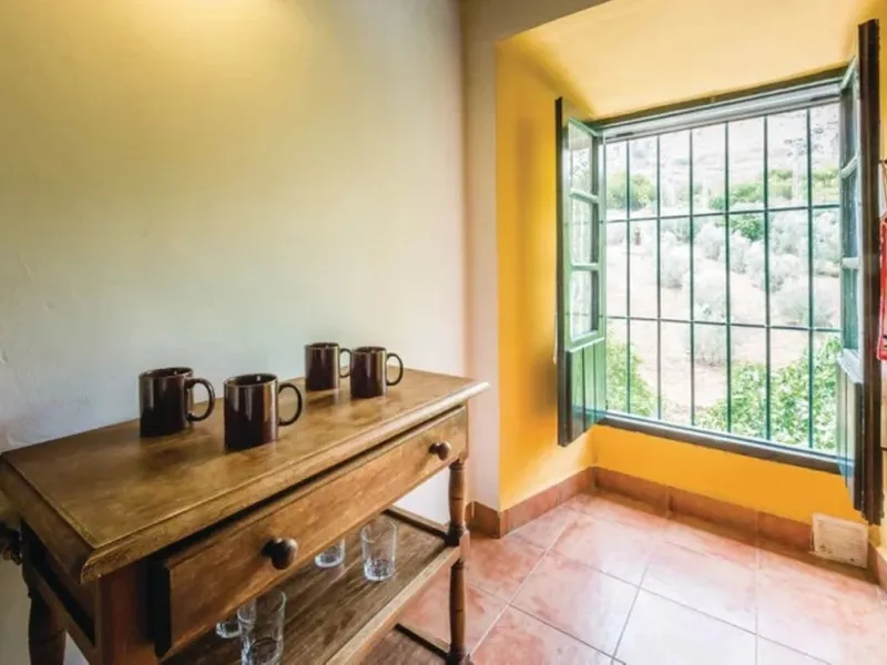 A cortijo dating back to the early 20th century, originally home to an old soap factory, now tastefully restored and converted into a tourist accommodation complex.
