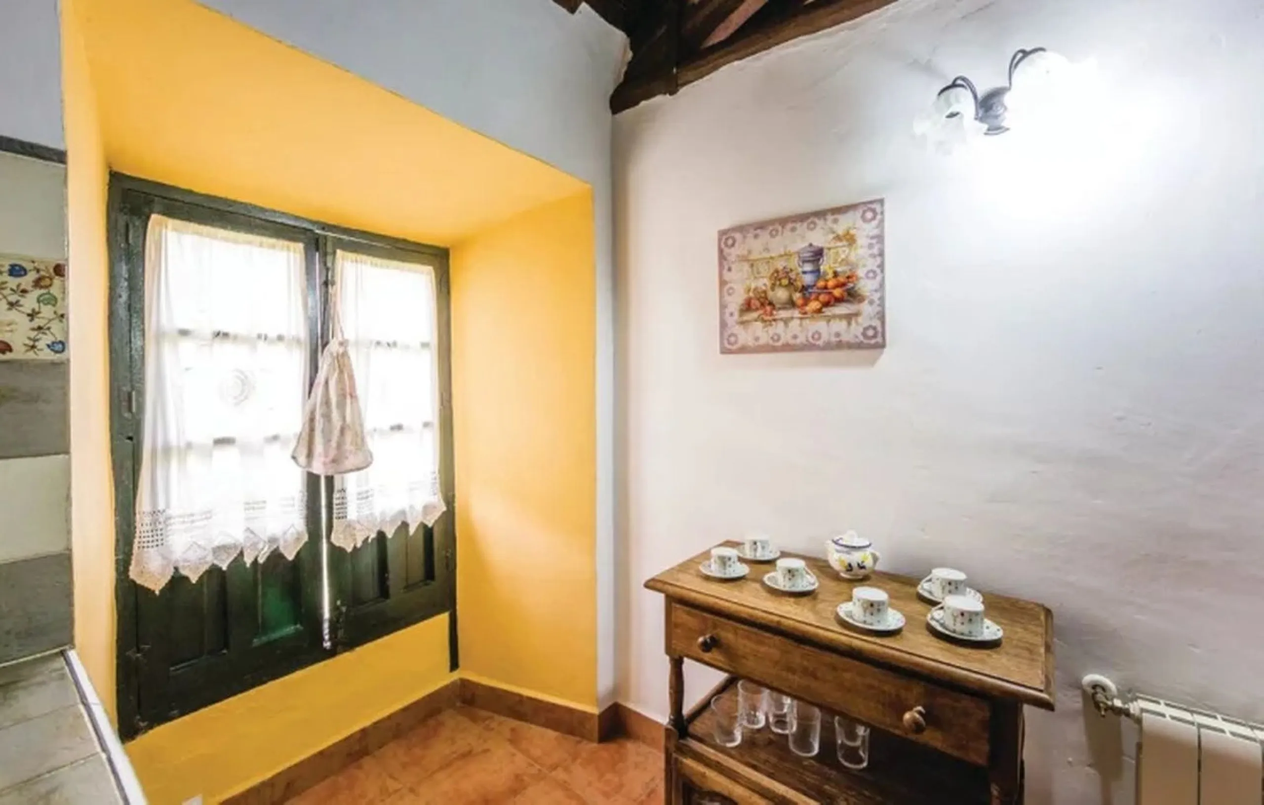 A cortijo dating back to the early 20th century, originally home to an old soap factory, now tastefully restored and converted into a tourist accommodation complex.