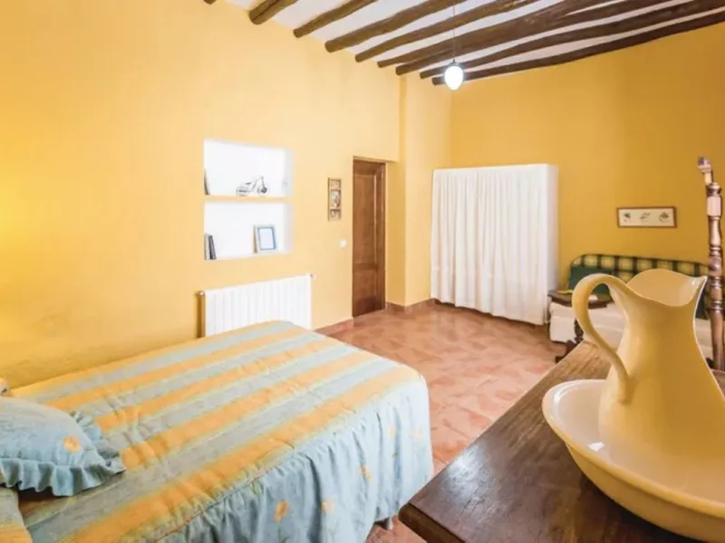 A cortijo dating back to the early 20th century, originally home to an old soap factory, now tastefully restored and converted into a tourist accommodation complex.