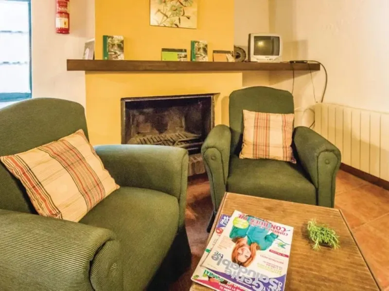 A cortijo dating back to the early 20th century, originally home to an old soap factory, now tastefully restored and converted into a tourist accommodation complex.