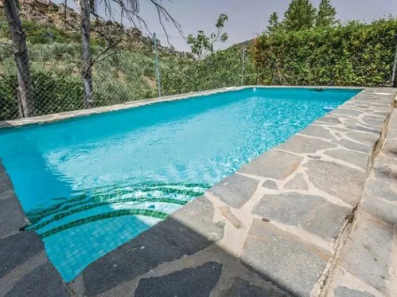 A cortijo dating back to the early 20th century, originally home to an old soap factory, now tastefully restored and converted into a tourist accommodation complex.