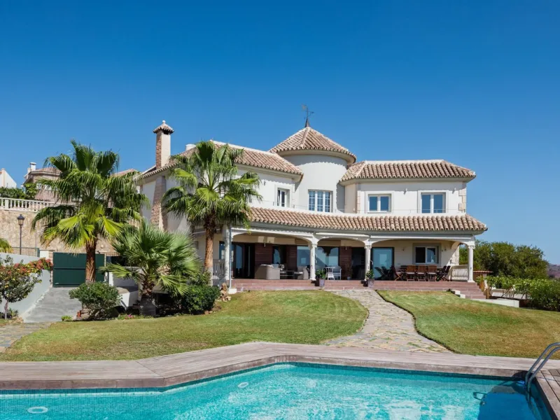 House - Detached Villa в продаже в Málaga, Málaga. В доме 5 спален и 7 ванных комнат. Площадь дома 502 м². Площадь участка 1000 м²
