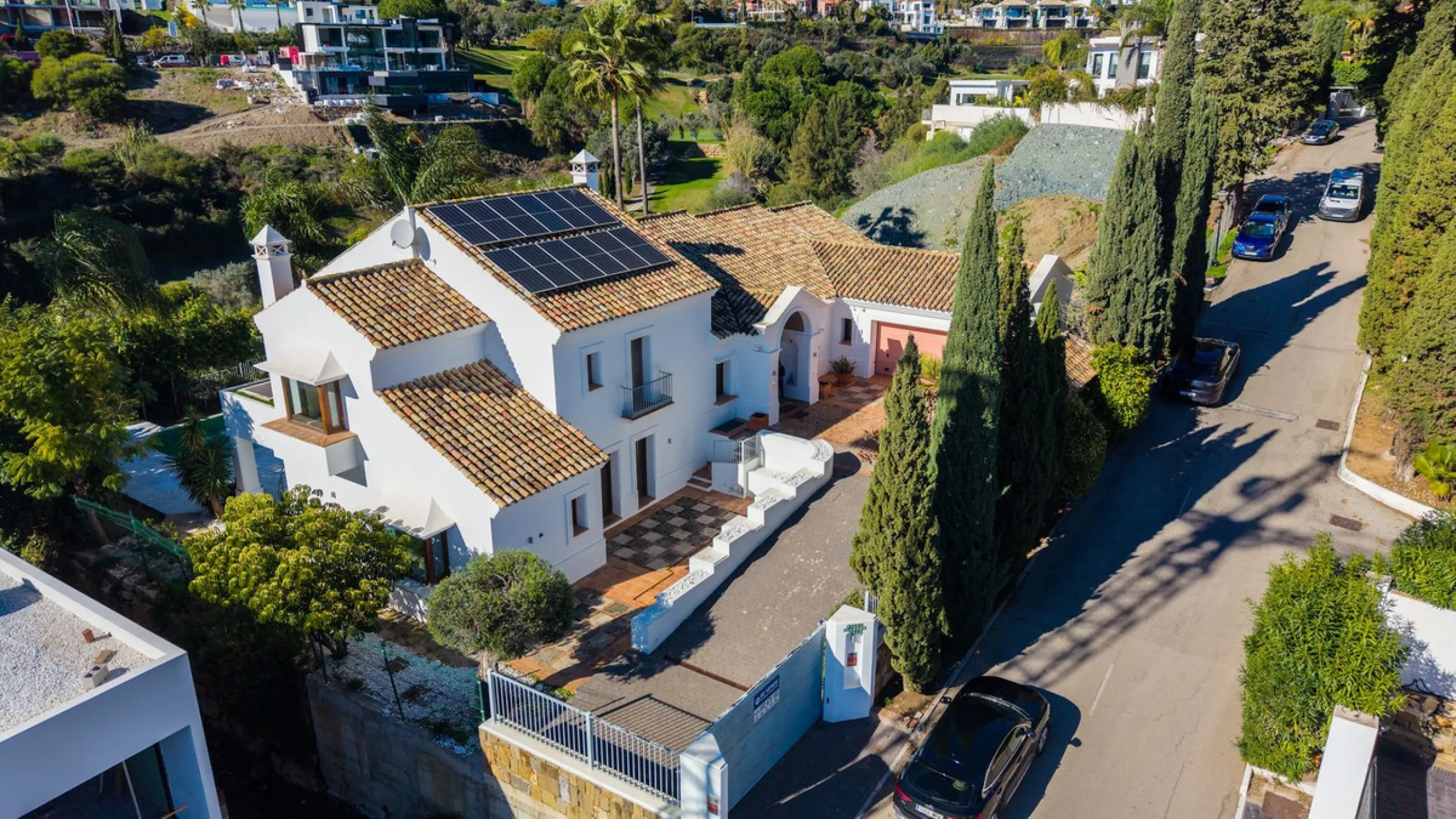 Superb Andalusian style villa located in the first line of golf.