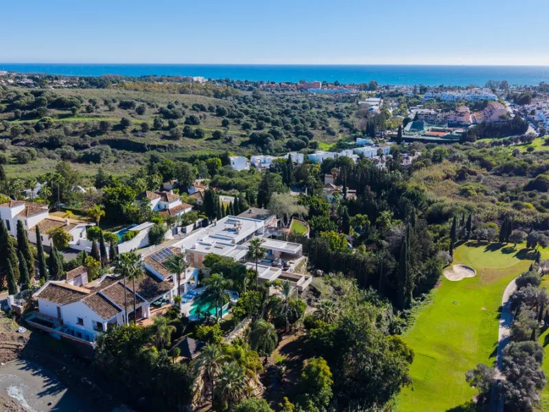 Superb Andalusian style villa located in the first line of golf.