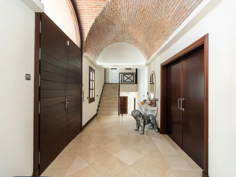 Superb Andalusian style villa located in the first line of golf.