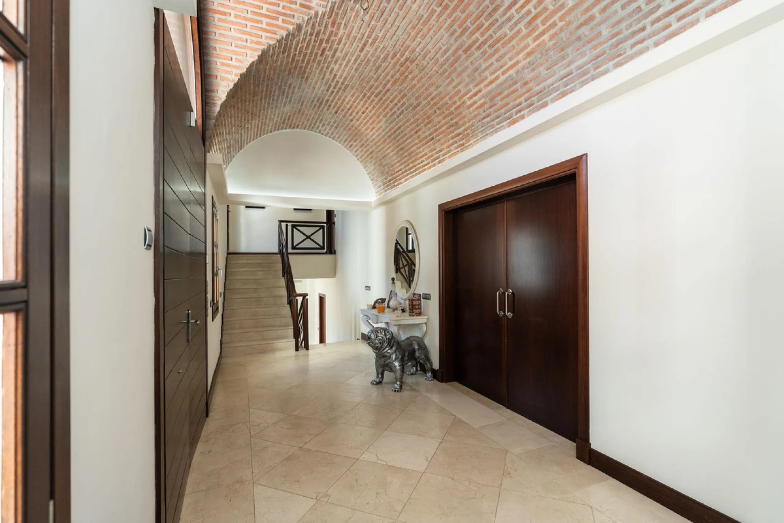 Superb Andalusian style villa located in the first line of golf.