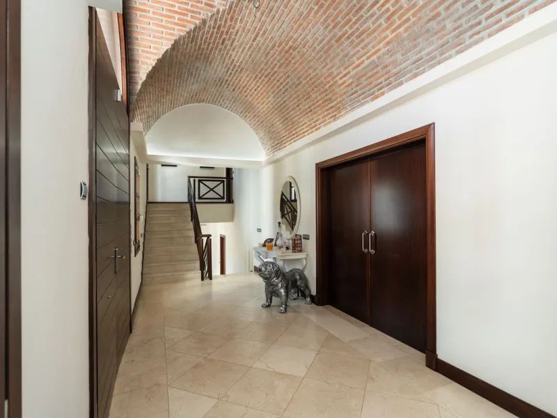 Superb Andalusian style villa located in the first line of golf.