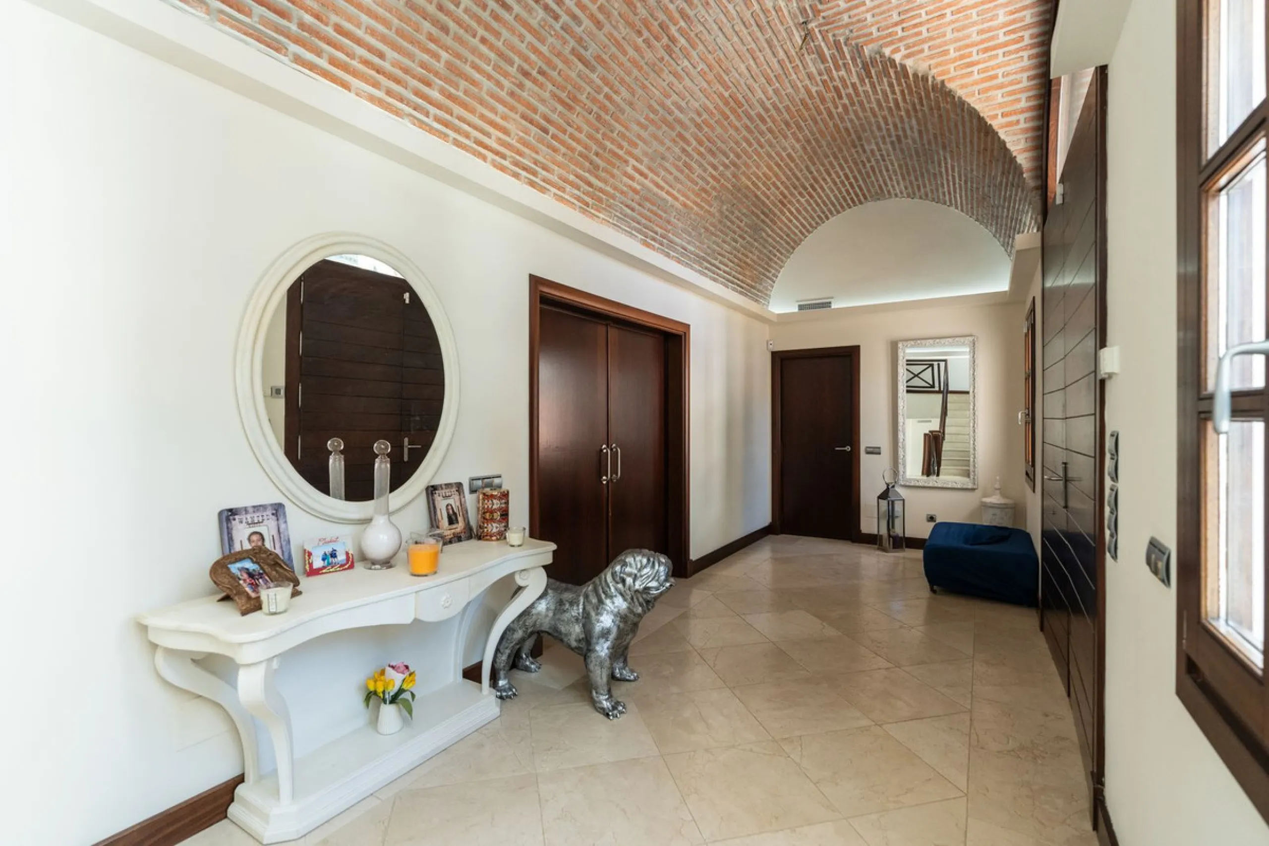 Superb Andalusian style villa located in the first line of golf.